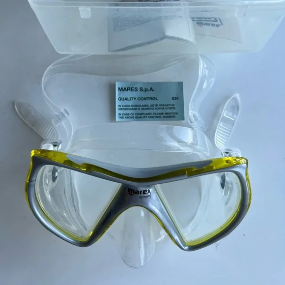 NWT bundle of snorkeling gear including fins US7.5/8, mask and the scuba tube - Picture 11 of 12